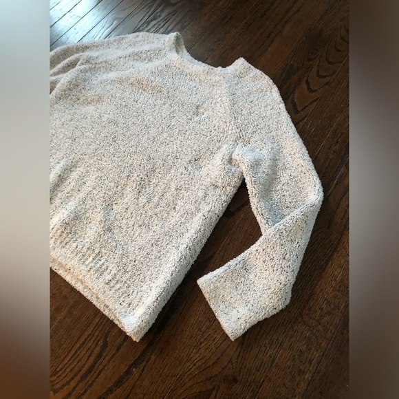 abercrombie kids Girls 15/16 Heathered White/Black Oversized Fuzzy Sweater - EUC - Picture 2 of 9